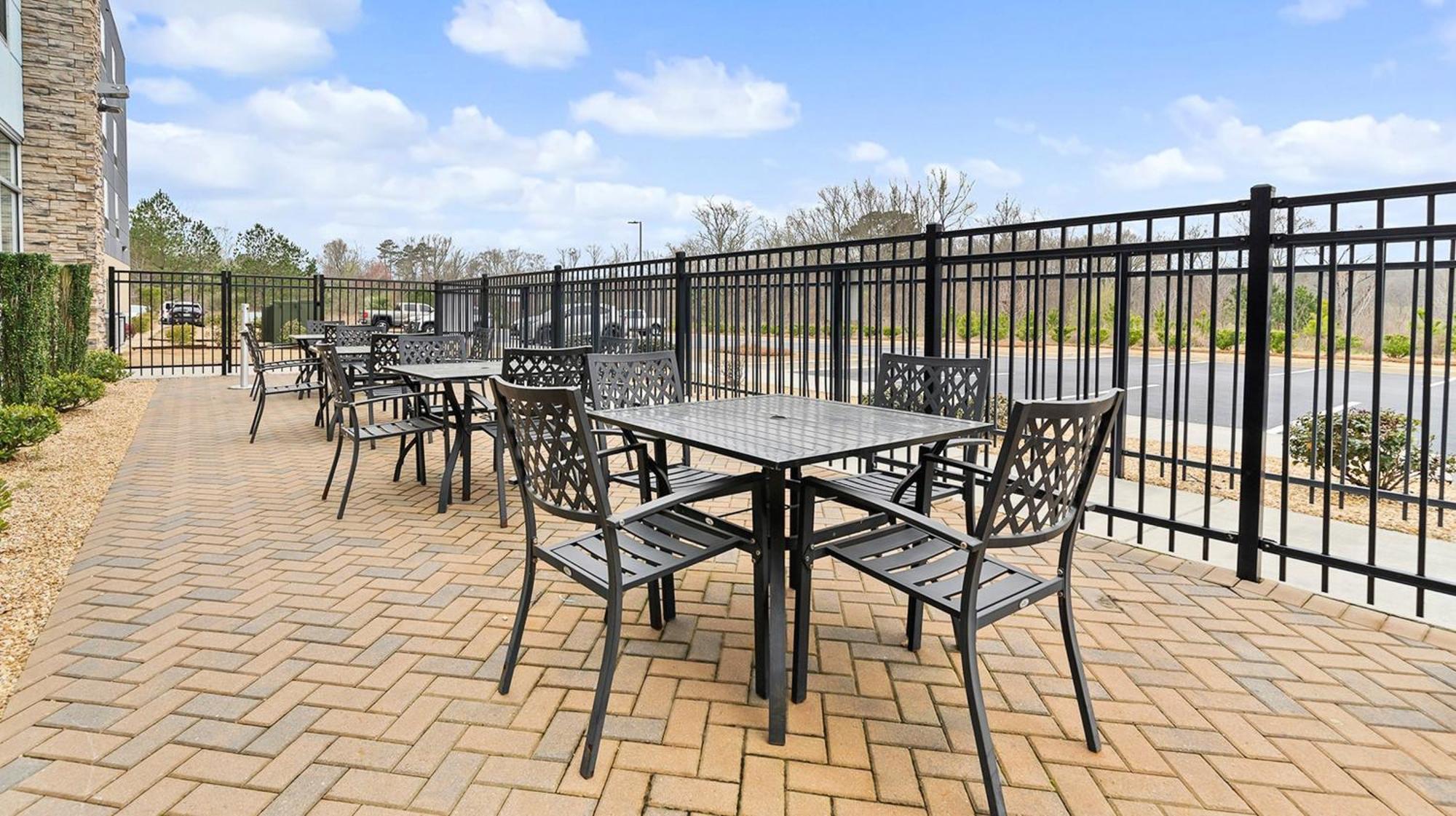 Holiday Inn Express & Suites Macon North By Ihg Exterior foto